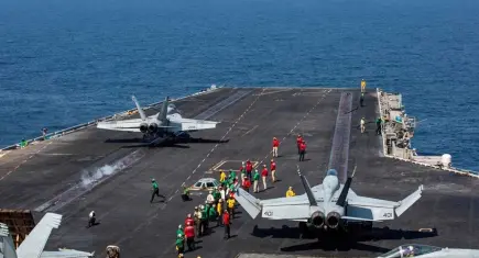 ABD: USS Abraham Lincoln uçak gemisi vurulmadı