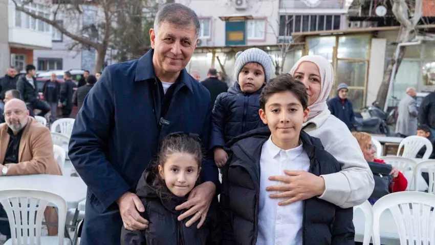 Başkan Tugay’dan bayram öncesi çocuklara söz: Her çocuğun yüzü gülecek haberinin görseli