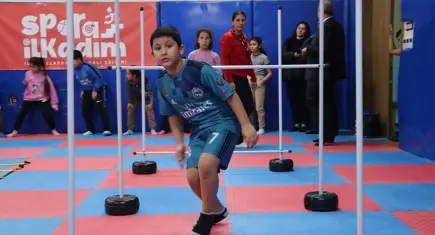 Depremzede ilkokul öğrencileri spora adım atıyor