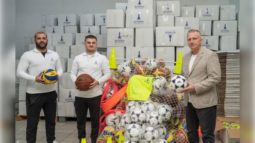 İzmir’de amatör spor kulüplerine 5 milyon liralık malzeme desteği haberinin görseli
