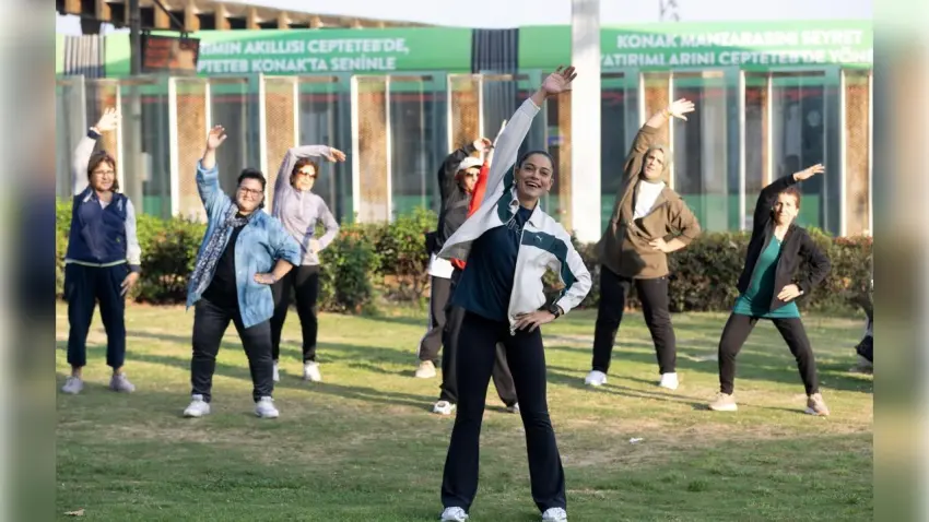 Konak’ta açık havada ücretsiz sabah sporu başlıyor haberinin görseli