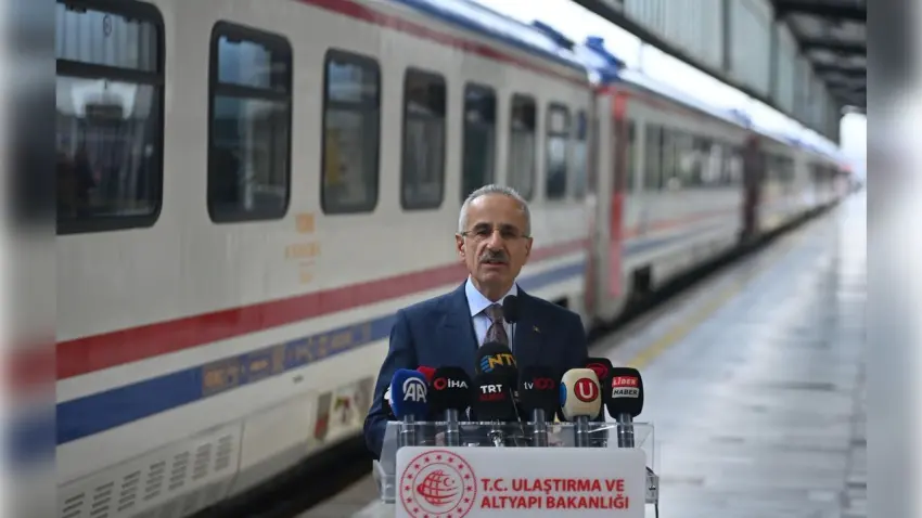 TCDD gar ve istasyonlarında yenileme çalışmaları sürüyor haberinin görseli