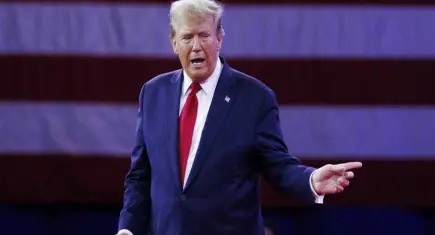 Trump: İran donanmasına ait 9 gemi imha edildi