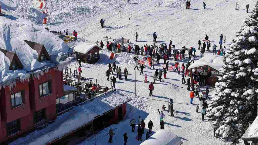 Uludağ’da sezon sonu indirimiyle kayak keyfi haberinin görseli