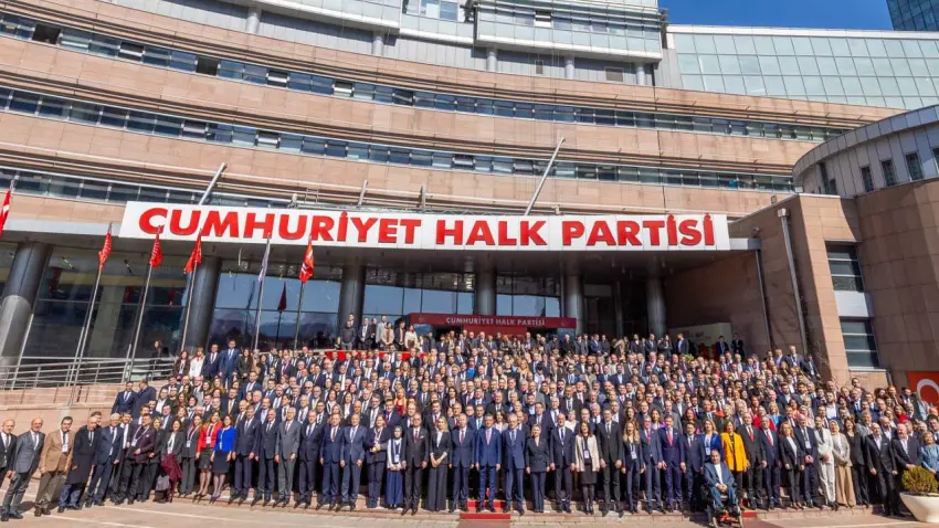 Başkan Tugay’dan Ankara’da "Kenetlenme" mesajı: Herkes CHP çatısında buluşmalı haberinin görseli
