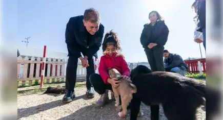 Başkan Tugay’dan Pako bakımevi ziyareti: Sahipsiz tek hayvan kalmasın