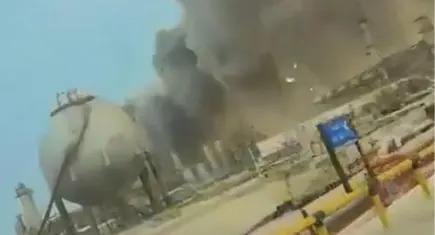 İran, Suudi Arabistan'daki en kritik petrol rafinerisini vurdu