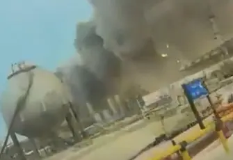 İran, Suudi Arabistan'daki en kritik petrol rafinerisini vurdu