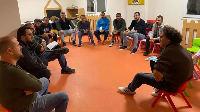 İzmir’de babalar çocuklarının gelişiminde sorumluluk alıyor haberinin görseli