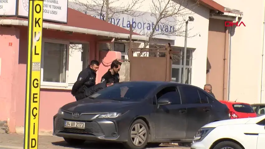 Lisede bıçaklı saldırı: 2 öğretmen ile 1 öğrenci yaralandı haberinin görseli