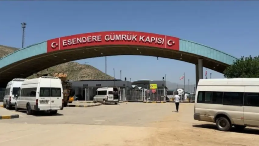 Türkiye-İran arasında günübirlik yolcu geçişleri durduruldu haberinin görseli