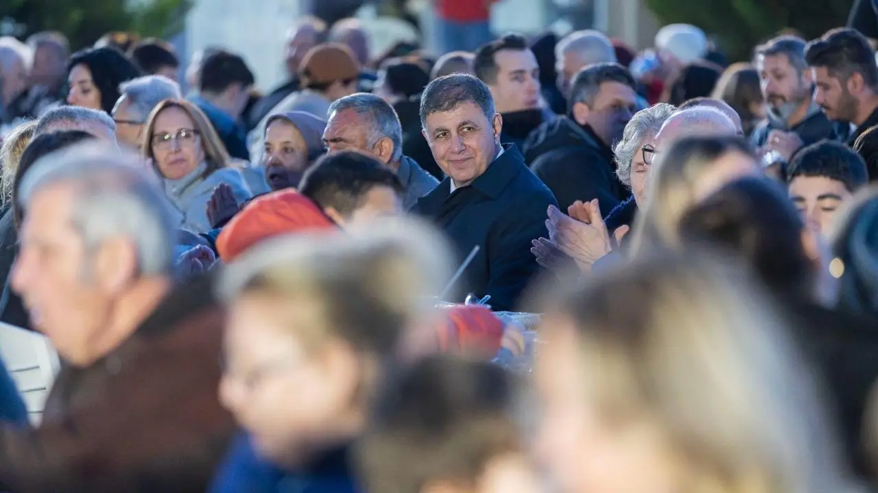 Başkan Cemil Tugay Güzelbahçe’de iftar sofrasında vatandaşlarla buluştu