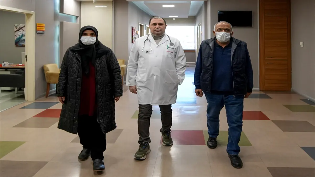 Evlatlarıyla beraber sağlığını da yitirdi, eşinin bağışladığı böbrekle iyileşti görseli
