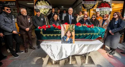 İzmir basınının acı günü; Gazeteci Burcu Yanar son yolculuğuna uğurlandı