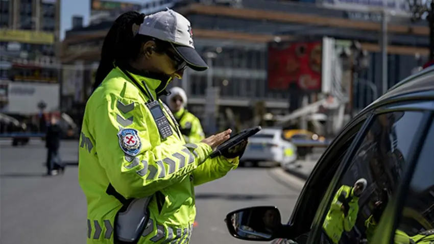 İzmir’de Otobüsün önünü kesen taksi şoförüne rekor ceza! haberinin görseli