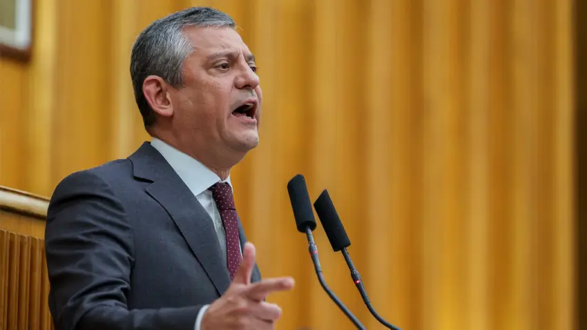 Özgür Özel: Ne dinin elden gitmesine ne inanç özgürlüğünün kısıtlanmasına izin vermeyiz haberinin görseli