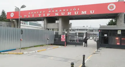Zeytinburnu’nda cansız bedenleri bulundu: Anne ve kızının cenazeleri aileye teslim edildi