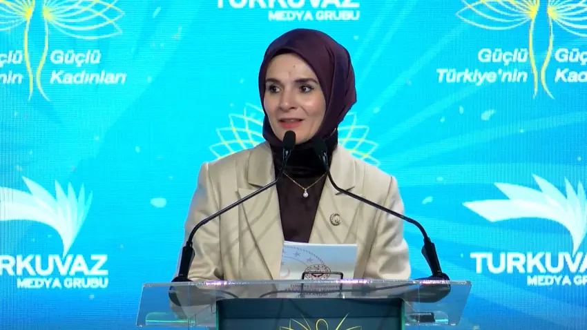 Bakan Göktaş açıkladı! Doğum ve babalık izinlerinde yeni düzenleme: 24 haftaya çıkıyor haberinin görseli