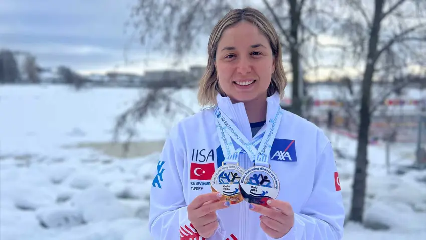 Buz yüzmede tarihi sonuç: Rekorla gelen şampiyonluk haberinin görseli