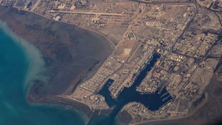  İran, Hürmüz Boğazı'nda 10 petrol tankerini vurdu! haberinin görseli