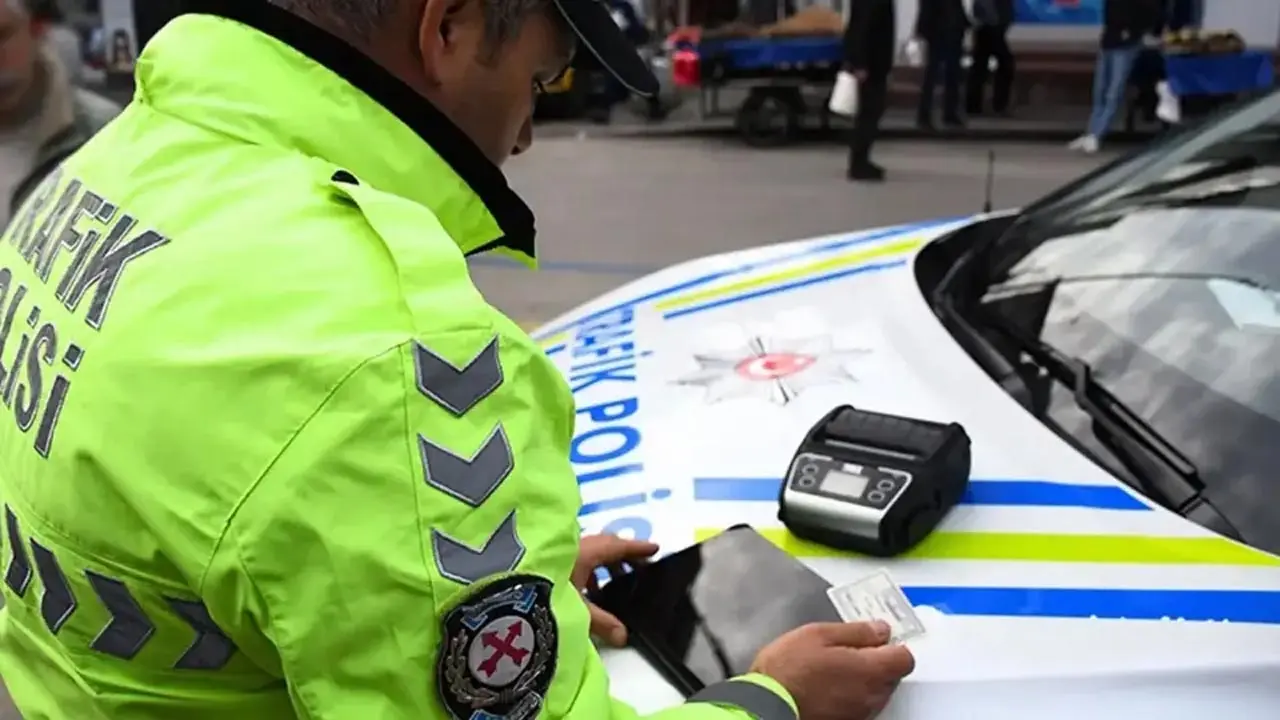 İzmir haber: ‘Dur’ ihtarına uymayan motosikletliye 506 bin lira ceza