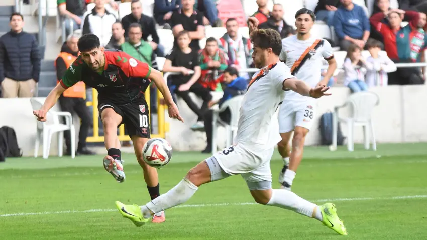 Karşıyaka’da Erhan ve Mücahit takıma hayat verdi haberinin görseli