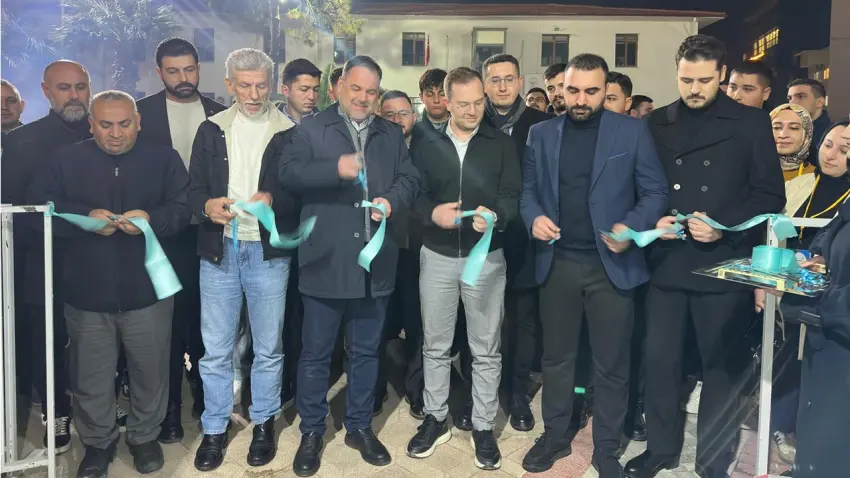 AK Gençlik İzmir’den Menemen’de ‘Ramazan çadırı genç nokta’ açılışı haberinin görseli