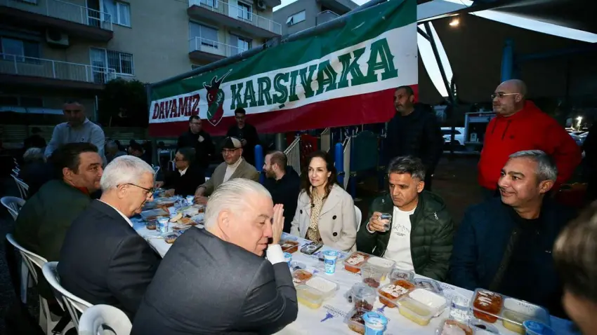 Başkan Ünsal taraftarlarla iftar sofrasında buluştu haberinin görseli