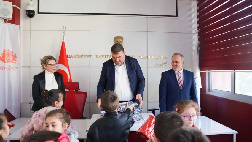 Başkan Yetişkin'den miniklere teşekkür haberinin görseli