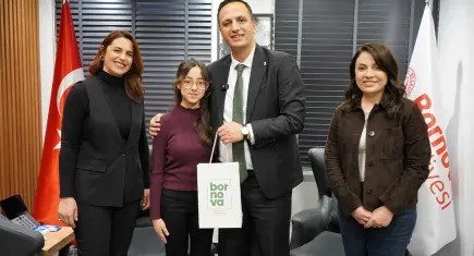 Bornova’da eğitime destek, başarılı öğrencilere ödül