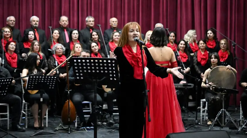 Bornova’da türküler dayanışma için söylendi haberinin görseli
