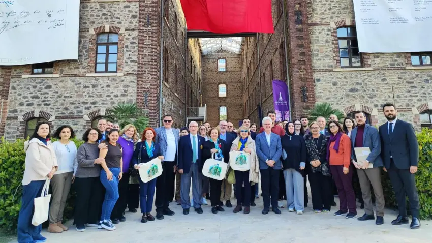 İzmir’de Altın İğne projesi: Kadınlar üretiyor, şehir dönüşüyor haberinin görseli