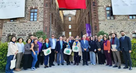 İzmir’de Altın İğne projesi: Kadınlar üretiyor, şehir dönüşüyor