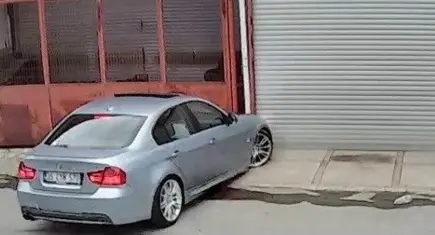 İzmir haber: Bornova’da drift yaparken iş yerine çarpan sürücüye 58 bin lira ceza