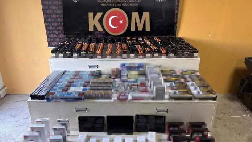 Kaçakçılara darbe: İş yeri ve ikametlerden kaçak ürün fışkırdı haberinin görseli