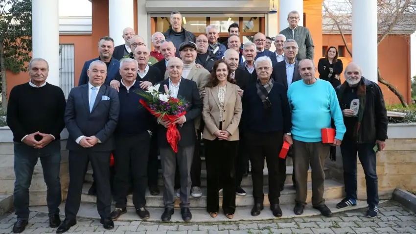 Karşıyaka divanında örnek devir teslim, sahada gözler Uşakspor maçında haberinin görseli