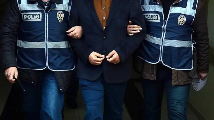 Okulda veli dehşeti: Kadın öğretmenleri sopayla tehdit eden şahıs tutuklandı! haberinin görseli