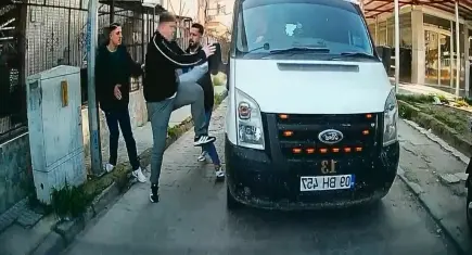 Trafikte tartıştığı kişinin kamyonetinin camını yumrukladı: Saldırgana 240 bin lira ceza verildi