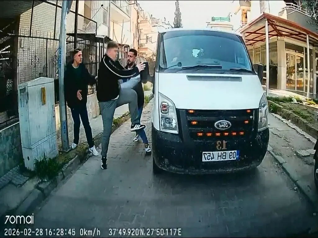 Trafikte tartıştığı kişinin kamyonetinin camını yumrukladı: Saldırgana 240 bin lira ceza verildi