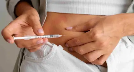 Zayıflama iğnesini bırakanları bekleyen tehlike: Kilolar "Yağ" olarak geri dönüyor!