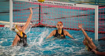 Avrupa Kadınlar Sutopu Challenger Kupası İzmir’de devam ediyor