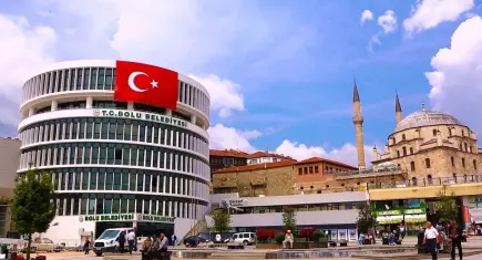 Bolu Belediyesi’nde yeni dönem: Başkanvekili Mehmet Tuna Özcan oldu