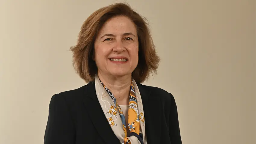 İdil Yiğitbaşı: Güçlü kadınlar, sağlıklı nesillerin teminatıdır haberinin görseli