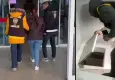İzmir haber: 34 yıl hapis cezası bulunan kadın yatağın altındaki bölmede yakalandı
