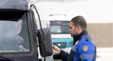 İzmir zabıtası 2 yılda 150 binden fazla işyerini denetledi