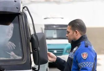 İzmir zabıtası 2 yılda 150 binden fazla işyerini denetledi