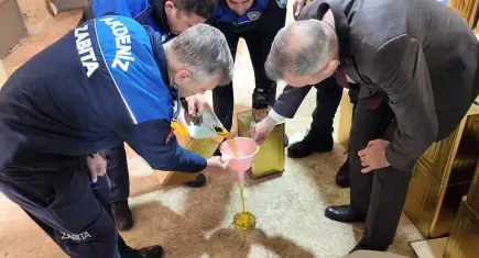  Zeytinyağı diye kimyasal satacaklardı: 249 teneke sahte yağ ele geçirildi