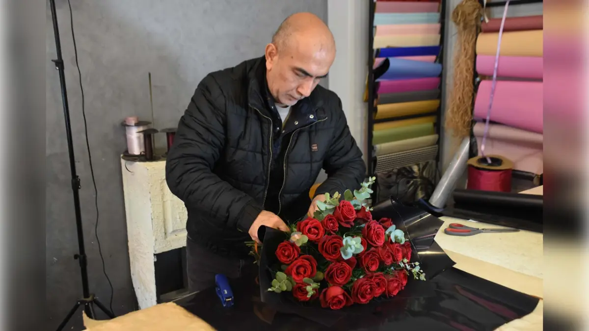 8 Mart'ta kırmızı karanfil yoğun talep görüyor görseli