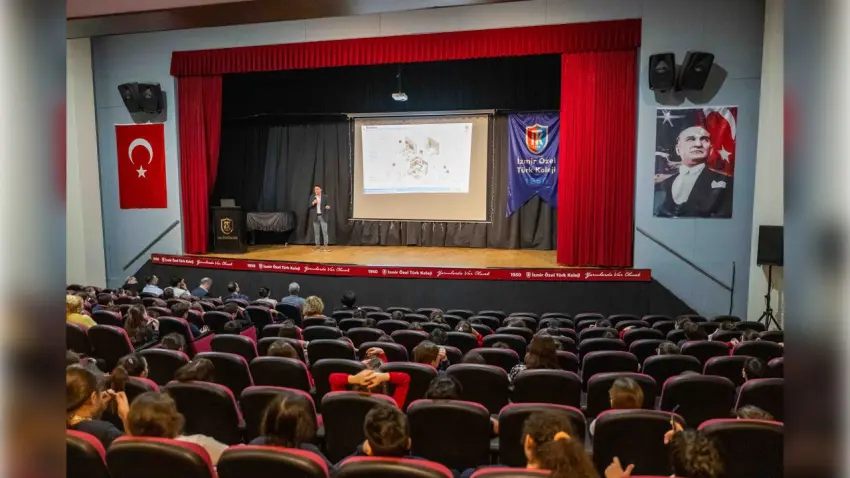 Bornova’da öğrencilere deprem eğitimi: Afet bilinci okullarda yayılıyor haberinin görseli