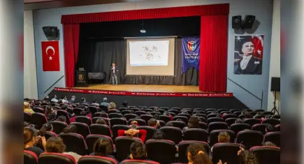 Bornova’da öğrencilere deprem eğitimi: Afet bilinci okullarda yayılıyor